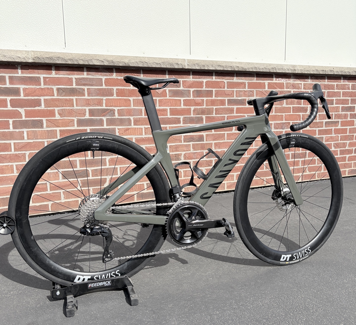 2025 Canyon Aeroad CF SLX 7 Di2 w/ Power Meter: Size 2XS (49cm)