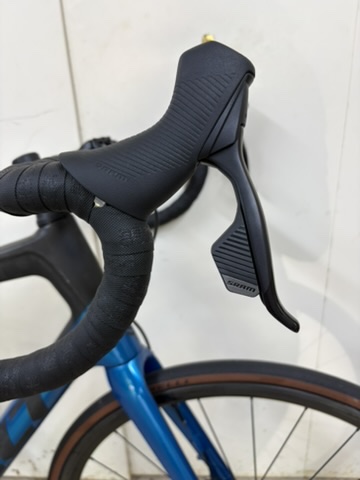 SRAM Rival AXS shifters/brakes