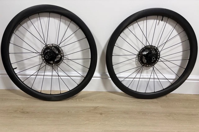 Chris King Carbon Wheelset – Hooked rims